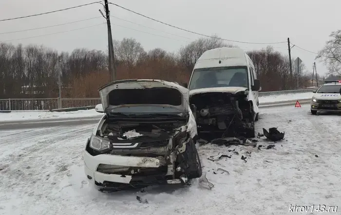 В результате аварии двух автомобилей пострадал семилетний ребенок.