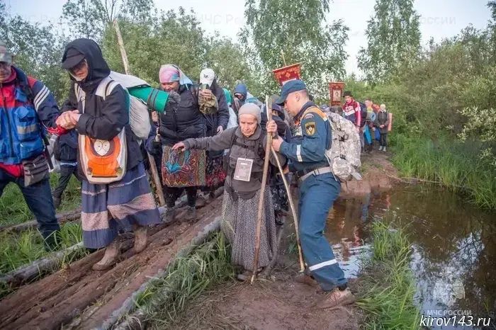 На Великорецком крестном ходе безопасность будут обеспечивать свыше 100 спасателей.