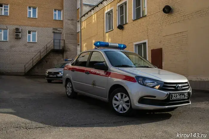 В Кирове задержали молодого человека, которому предъявляют подозрения в краже и разбойном нападении.