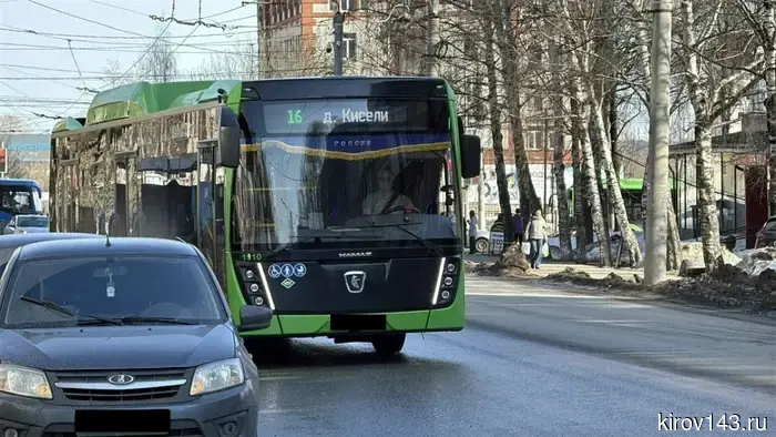 In Kirov, a passenger on bus No. 16 felt unwell.