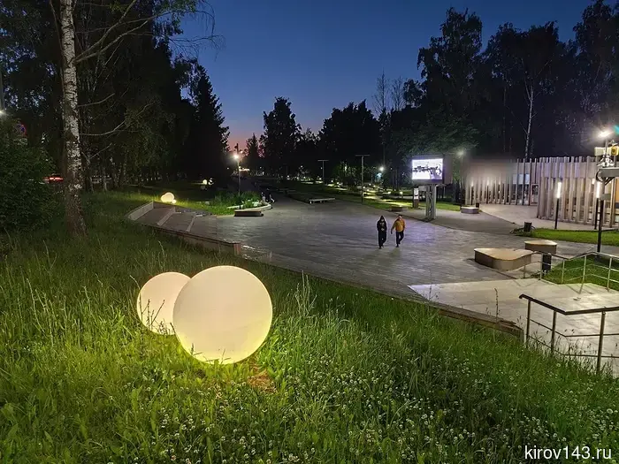 В Кирово-Чепецке налаживают работу декоративных светильников