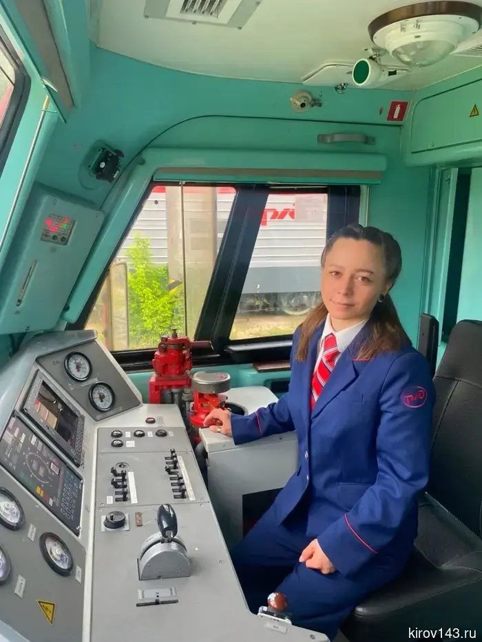 A Kirov resident became the first female locomotive driver of a freight train in Russian Railways.