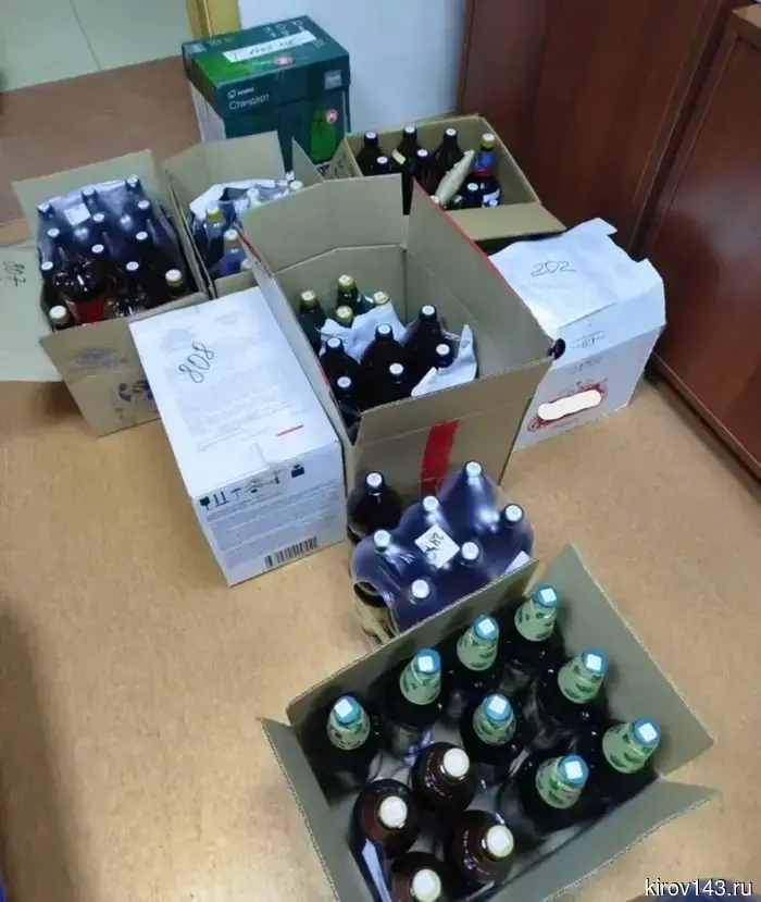 In Kirov, bailiffs seized a large batch of alcohol and tobacco from a store.