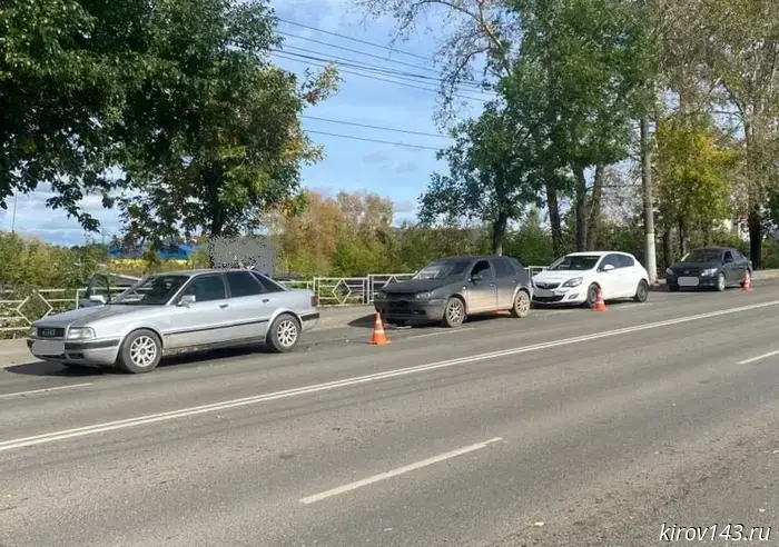 Four cars collided in Kirov: a woman was injured.
