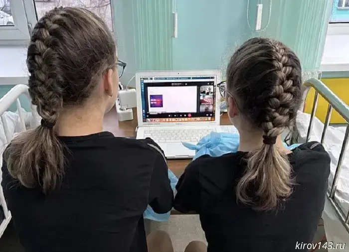 Kirov doctors operated for the second time on twin sisters with a rare hand deformity.