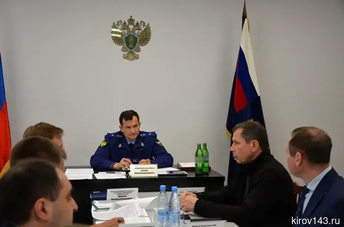 В Слободском районе состоялось обсуждение вопросов капитального ремонта с участием прокурора.