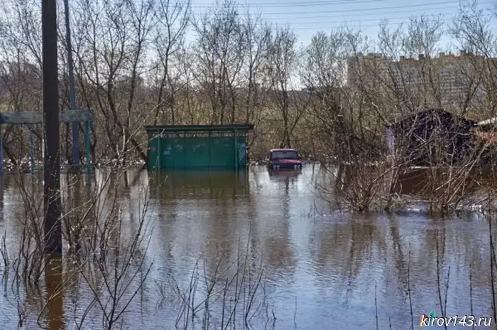 Residents of the flooded areas of Kirov were distributed among businessmen