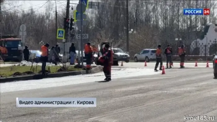В Кирове приступили к асфальтированию дорог.