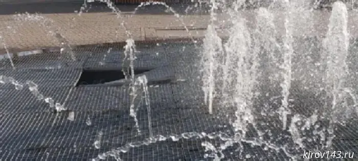 The girl who fell through the fountain grate will receive 250 thousand.