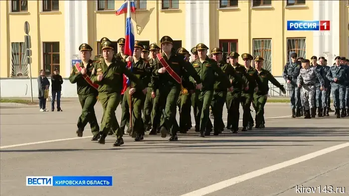 На Театральной площади начались репетиции парада Победы