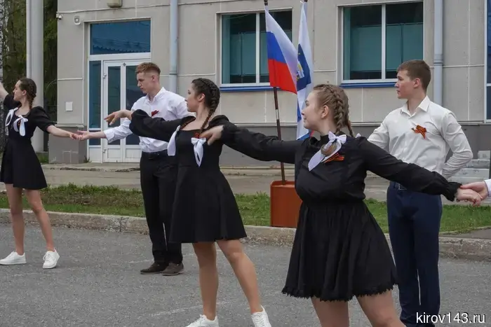 Линейка Памяти собрала вместе ветеранов, студентов и преподавателей ВятГУ.