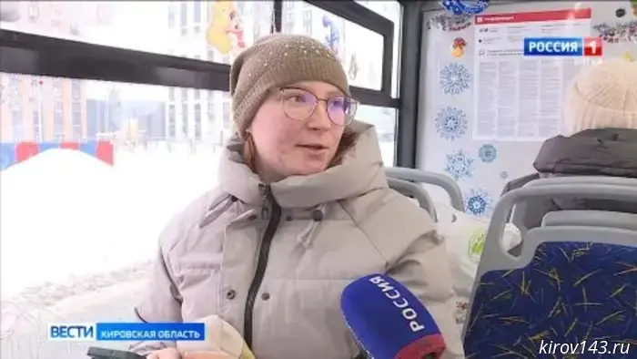 В Кирове запустили новогодний автобус.