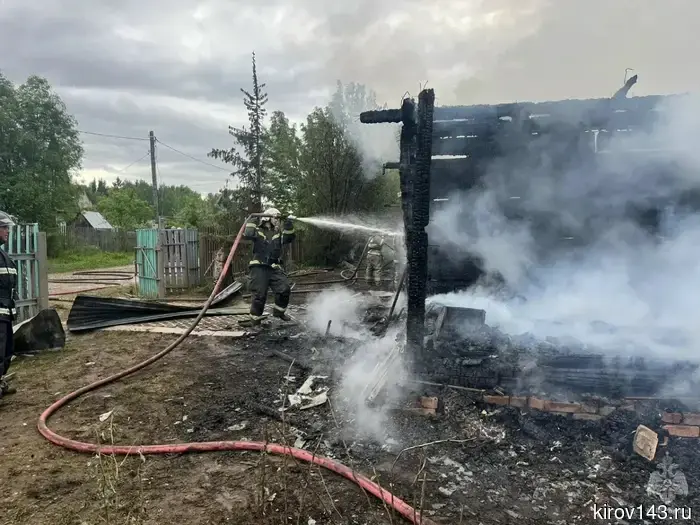 In Kirov, a garden house was on fire, in Svetlopolyansk — an apartment.