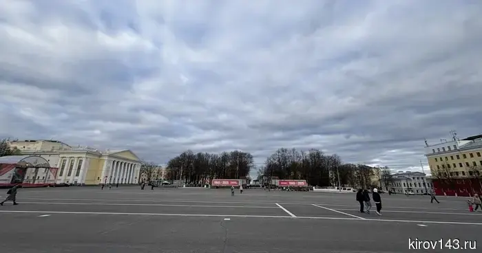В Кирове на шесть дней будет ограничено движение и парковка в районе Театральной площади.