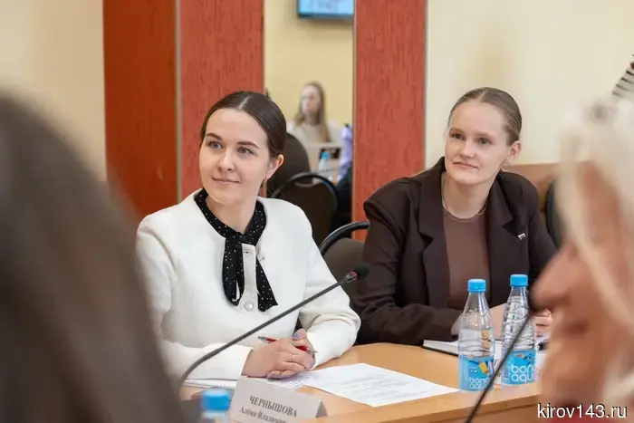 На базе ВятГУ Александр Соколов провел встречу с обновленным составом молодежного совета.