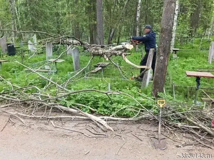 Городские кладбища подготавливаются к родительской субботе.