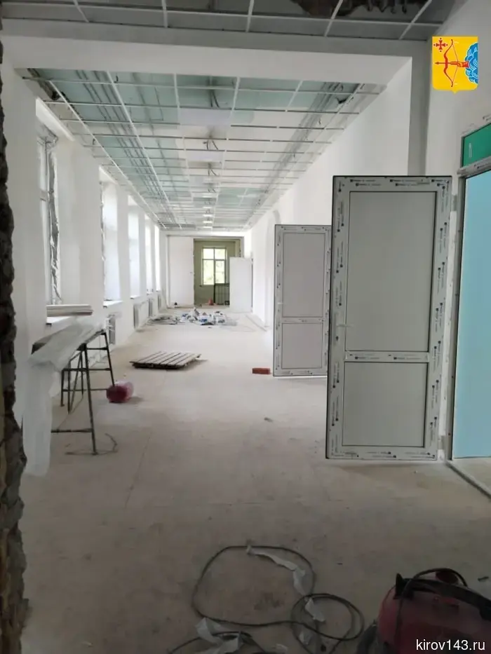 The major renovation of the school continues in Chornaya Kholunitsa.