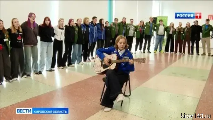 Студенческим отрядам Кировской области вручили путевки в разные уголки страны