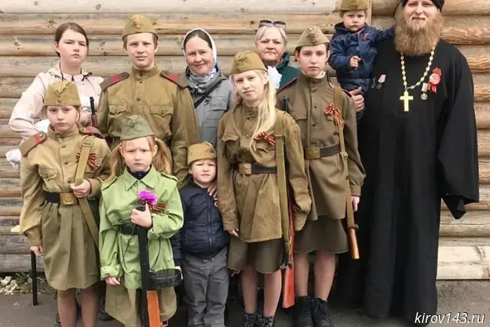 Многодетная семья из Кировского региона была удостоена медали ордена «Родительская слава».