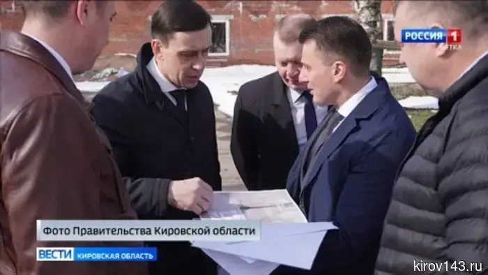 В Больнице скорой медицинской помощи завершается возведение надземного перехода.