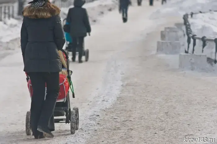 Соколов: необходимо обратить особое внимание на поддержку молодых матерей.