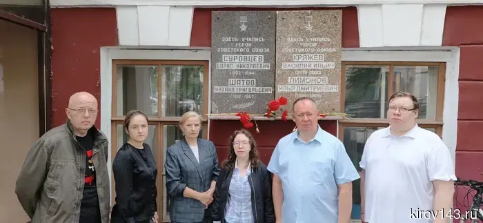 Коллектив ВятГУ увековечил память героев Великой Отечественной войны в День памяти и скорби.