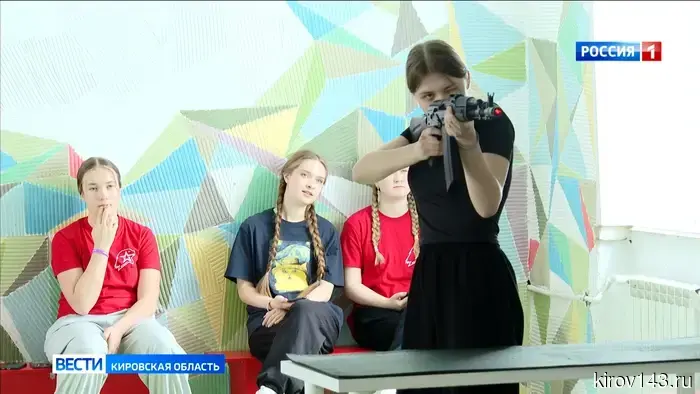 В Кирове стартовала военно-спортивная игра «Девушки в погонах»