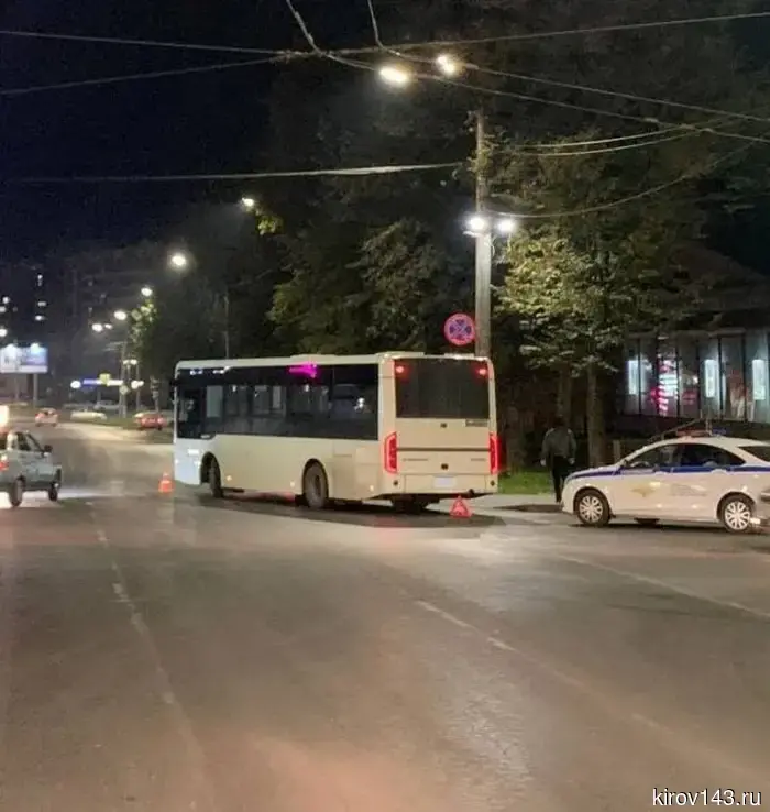 В Кирове автобус под управлением водителя маршрута №44 сбил мужчину.