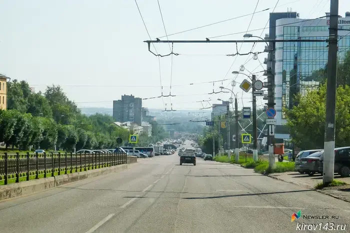 На дорогах Кирова была замечена белая жидкость.