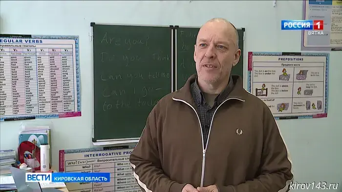 Датчанин работает учителем в школе посёлка Гостовского Шабалинского района.