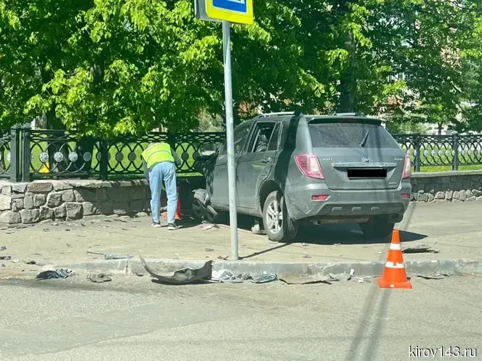 На перекрестке улиц Володарского и Горбачева случилось дорожно-транспортное происшествие.
