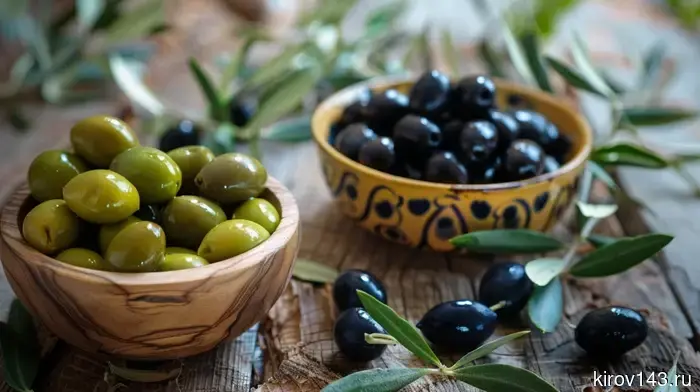 Olives and olive fruits are neither twins nor enemies: nutritionists on the main differences and health benefits.