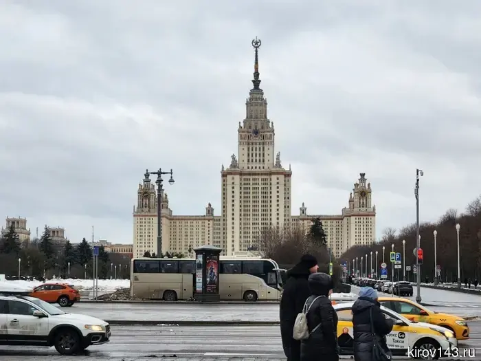 Guests of Moscow State University from Kirov will always be in touch with their families.