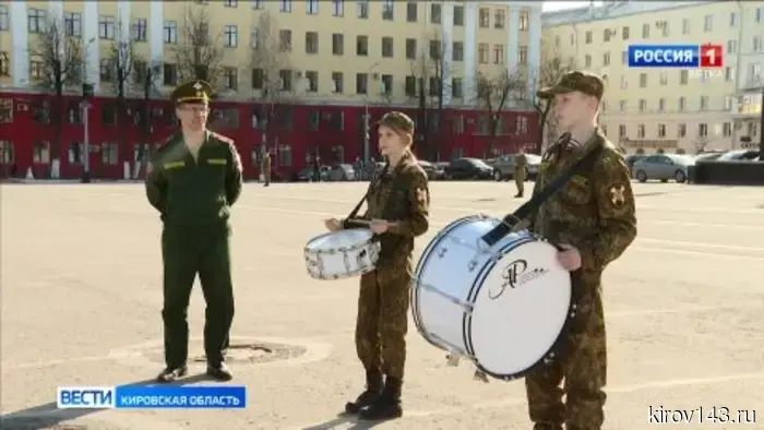 На Театральной площади начались репетиции парада Победы