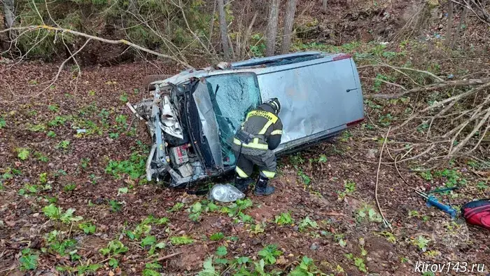 EMERCOM officers rescued a person in a fatal car crash.