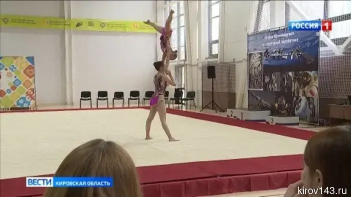 В спортивной школе олимпийского резерва № 8 проходят региональные соревнования по спортивной акробатике.