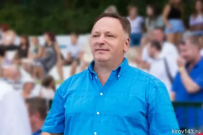 Олег Валенчук поздравил жителей Кирова с Первомаем.