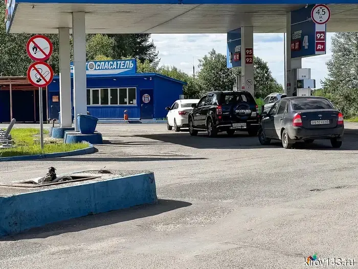 Более 20 регионов установили ограничения на реализацию бензина.