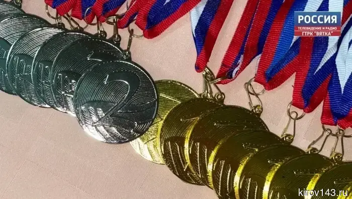 На первенстве России кировские акробаты заняли 1, 2 и 3 места.