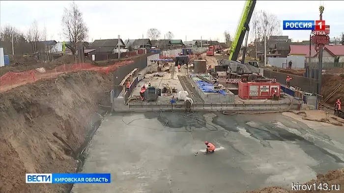 В Нововятске продолжается строительство тоннеля под Транссибом.