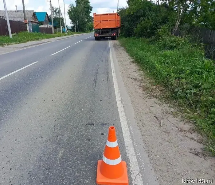 В Оричевском районе под колесами КАМАЗа пострадал 52-летний велосипедист