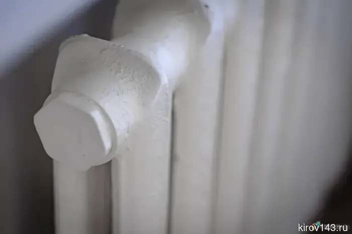 In Kirov, the house on Maklin has been heated, but a new leak has appeared.