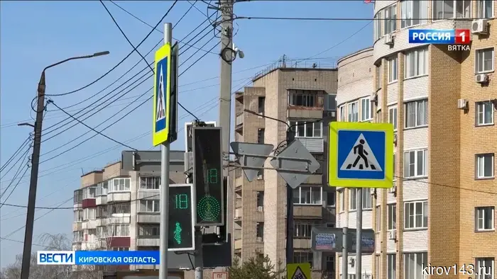 Светофор на перекрестке улиц Горького и Маклина переведут на режим с разделением транспортных и пешеходных потоков.