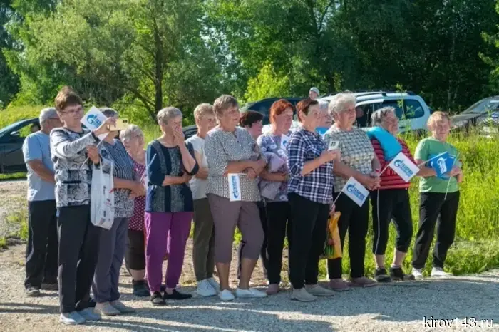 В деревне Хмелевка Кировской области проведен газ к первым домам.