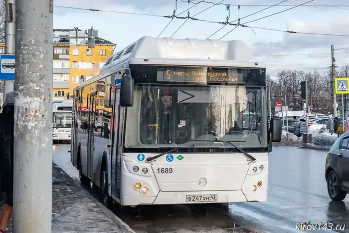 In Kirov, a teenager will receive compensation after being hit by a bus.