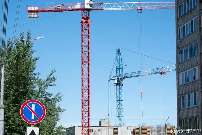 8% of Kirov organizations are engaged in construction.