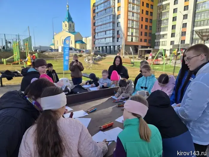 В Чистых прудах отпраздновали День космонавтики праздником во дворе.